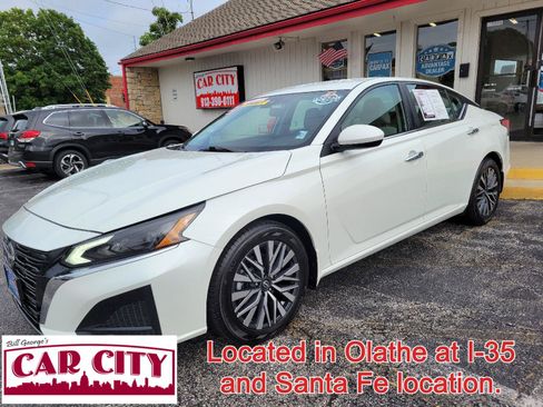 Used 2023 Nissan Altima 2.5 SV FWD image 1