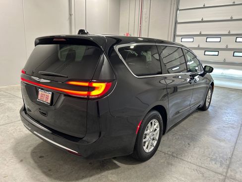 New 2026 Chrysler Pacifica Select image 6