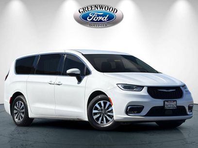 Used 2023 Chrysler Pacifica Touring-L