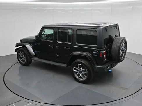 Used 2024 Jeep Wrangler Unlimited image 41