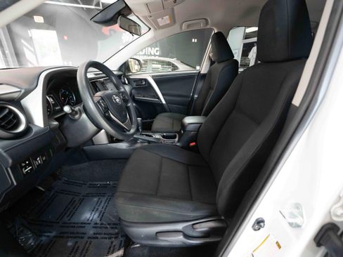 Used 2018 Toyota RAV4 LE w/ Carpet Mat Package image 10