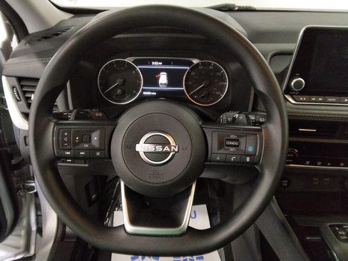 Used 2024 Nissan Rogue SV image 11