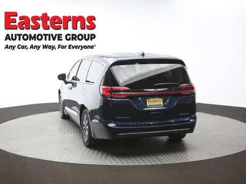 Used 2023 Chrysler Pacifica Touring-L FWD image 38
