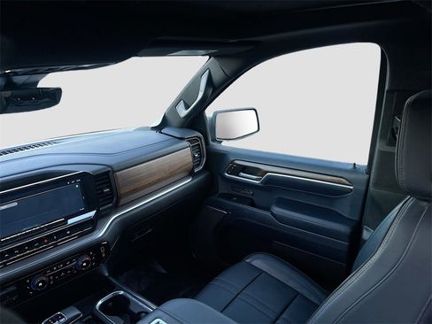 Used 2022 Chevrolet Silverado 1500 High Country w/ High Country Premium Package image 25