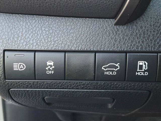 Used 2020 Toyota Camry LE FWD image 9