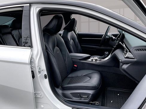 Used 2022 Toyota Camry XSE image 7