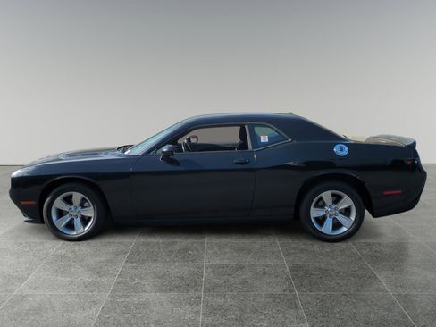 Used 2023 Dodge Challenger SXT image 4