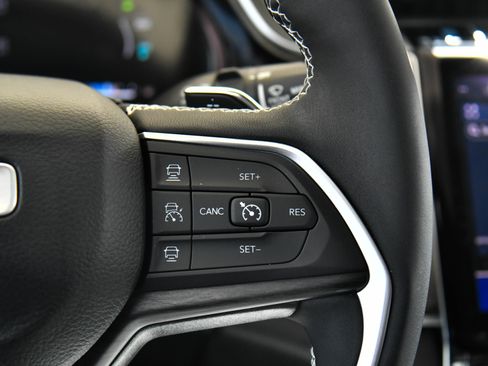 Used 2023 Jeep Grand Cherokee 4WD 4xe image 34