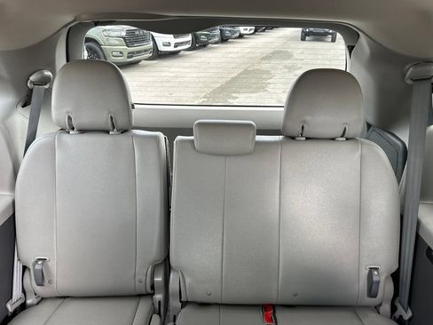 Used 2017 Toyota Sienna XLE w/ XLE Navigation Package FWD image 16