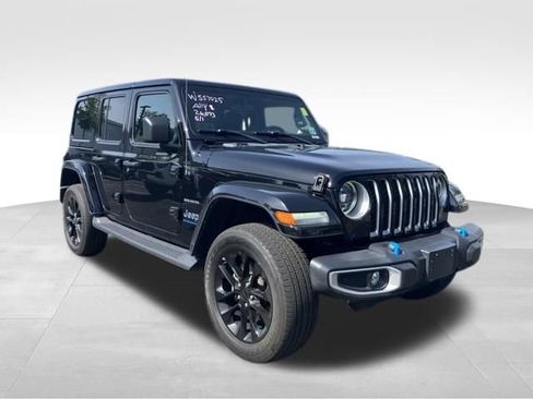 Used 2023 Jeep Wrangler Unlimited Sahara w/ Cold Weather Group AWD/4WD image 5