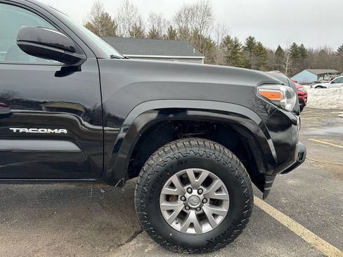Used 2017 Toyota Tacoma SR5 image 13