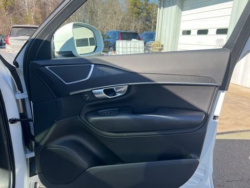 Used 2020 Volvo XC90 T5 Momentum w/ Protection Package Premier image 15
