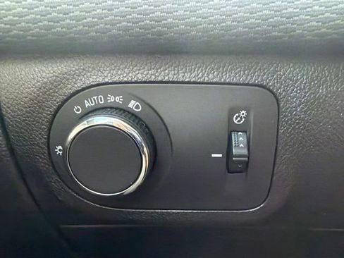 Used 2017 Chevrolet Cruze LT FWD image 22
