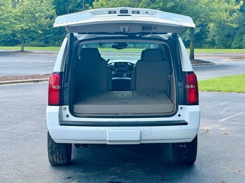 Used 2019 Chevrolet Tahoe LT w/ LT Signature Package RWD image 17