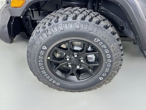 New 2025 Jeep Gladiator Sport image 29