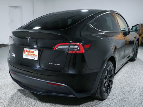 Used 2023 Tesla Model Y Long Range AWD/4WD image 7