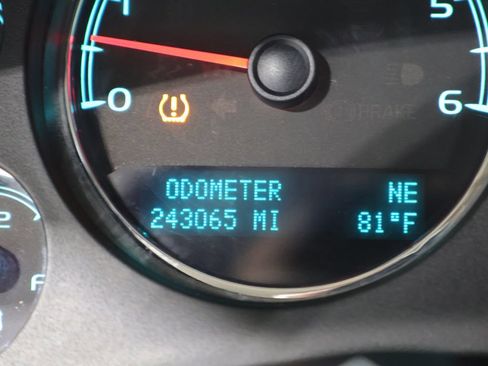 Used 2013 Chevrolet Suburban LTZ AWD/4WD image 36