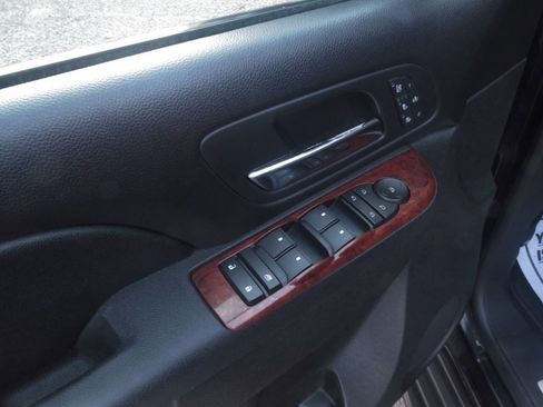 Used 2010 Chevrolet Suburban LTZ image 33
