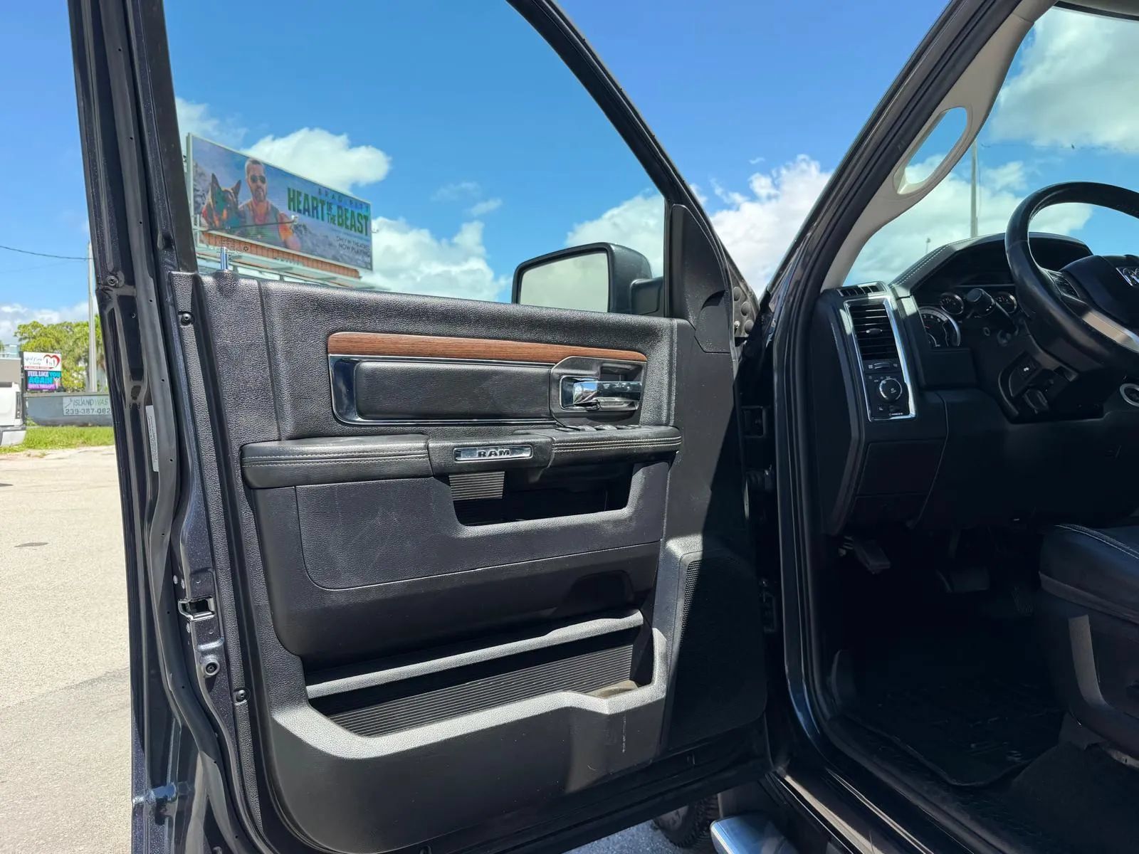 Used 2016 RAM 1500 Laramie w/ Convenience Group AWD/4WD image 14