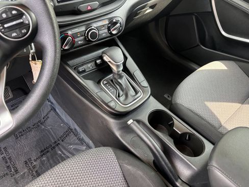 Used 2025 Kia Soul LX w/ LX Technology Package FWD image 41