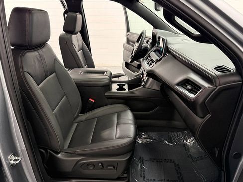 Used 2024 Chevrolet Suburban RST w/ Luxury Package image 19