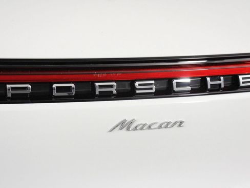 Certified 2026 Porsche Macan AWD/4WD image 22
