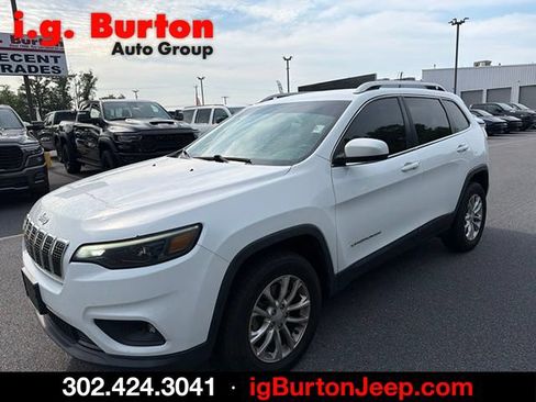 Used 2019 Jeep Cherokee Latitude w/ Cold Weather Group AWD/4WD image 6