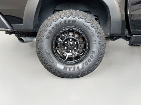 Used 2024 GMC Canyon AT4X w/ AT4X AEV Edition AWD/4WD image 15