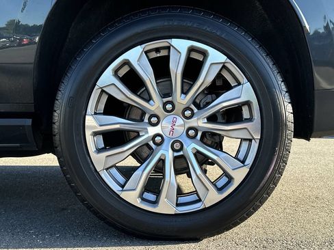 Used 2022 GMC Yukon XL Denali w/ Denali Premium Package AWD/4WD image 17