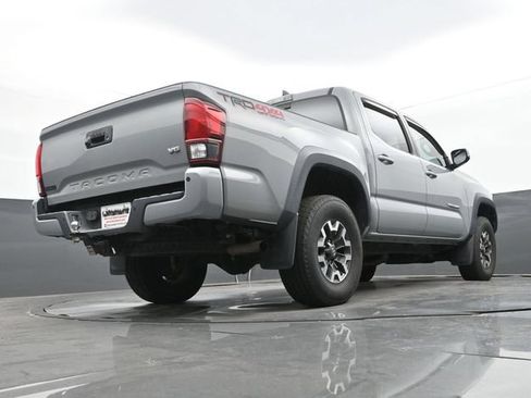 Used 2019 Toyota Tacoma TRD Off-Road AWD/4WD image 11