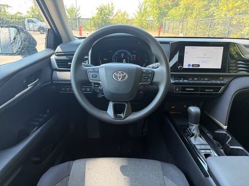 Used 2025 Toyota Camry LE FWD image 16