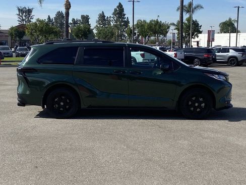 Certified 2025 Toyota Sienna XLE Woodland Edition image 45