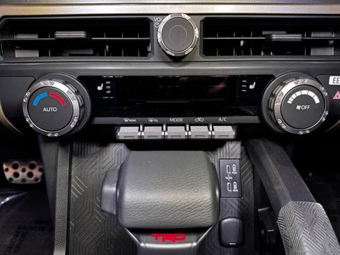 Certified 2026 Toyota Tacoma TRD Sport AWD/4WD image 36