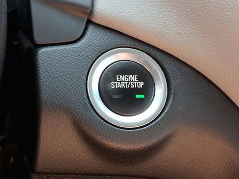 Used 2018 Chevrolet Equinox LT FWD image 22