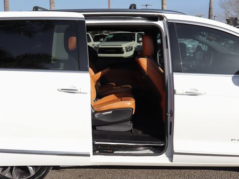 Used 2022 Chrysler Pacifica Pinnacle image 43