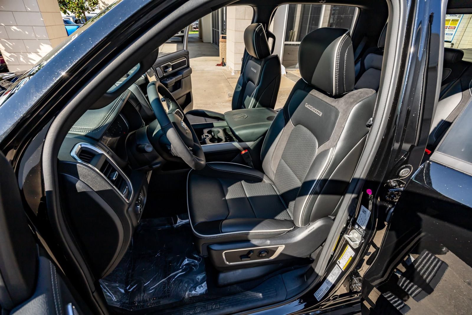 Used 2026 RAM 1500 Laramie AWD/4WD image 30