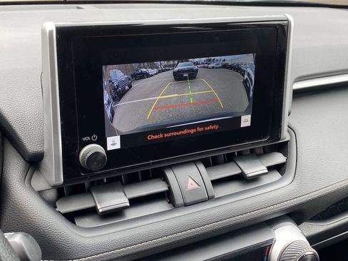 Used 2025 Toyota RAV4 XLE AWD/4WD image 40