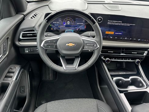 New 2025 Chevrolet Traverse LT w/ Enhanced Driving Package image 15