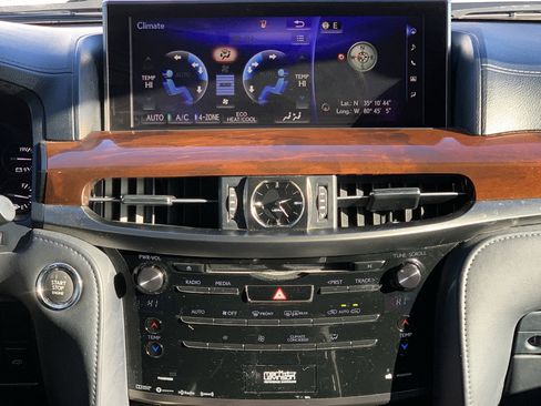 Used 2017 Lexus LX 570 4WD image 30