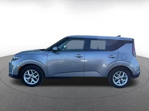 Used 2025 Kia Soul LX w/ LX Technology Package image 4