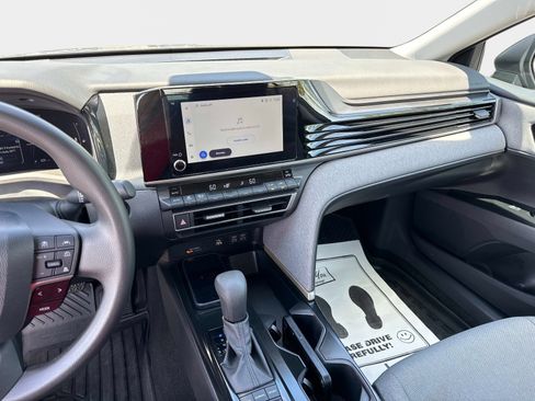 Used 2025 Toyota Camry LE w/ Convenience Package FWD image 21