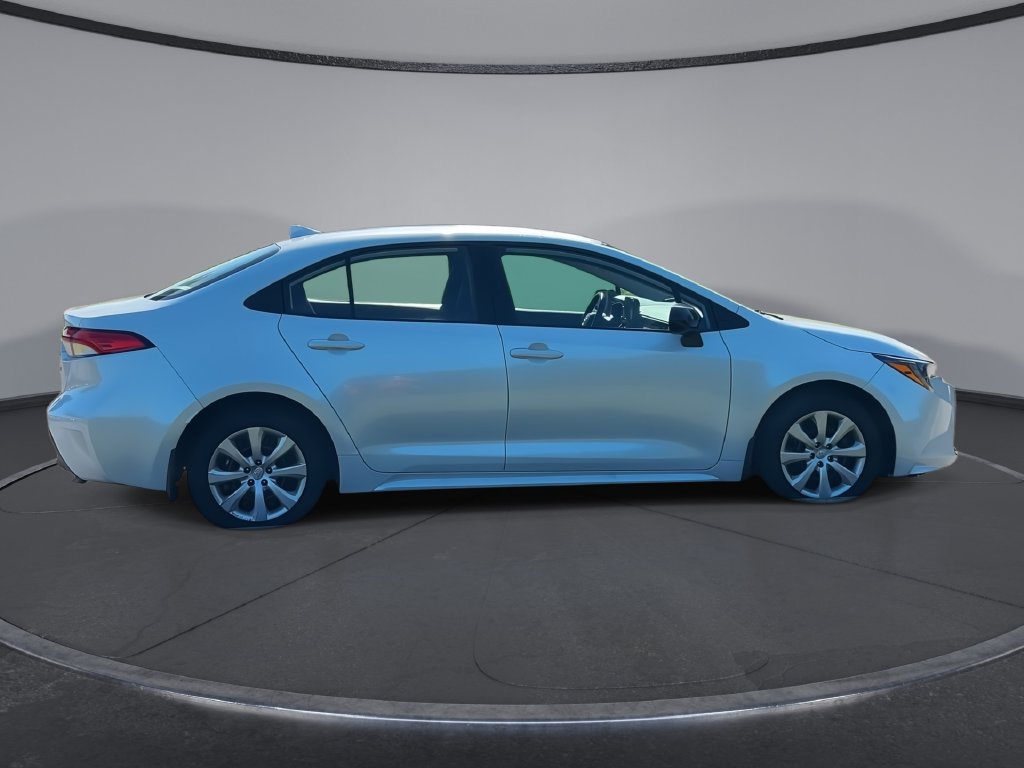 Used 2025 Toyota Corolla LE FWD image 9