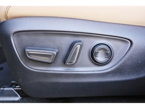 Used 2025 Toyota RAV4 Limited image 27