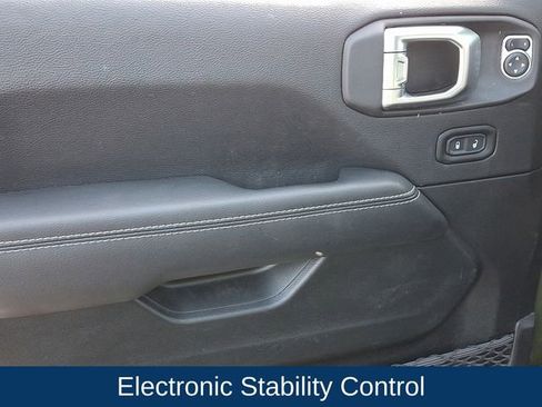 Used 2022 Jeep Wrangler Unlimited Sahara w/ Cold Weather Group image 15