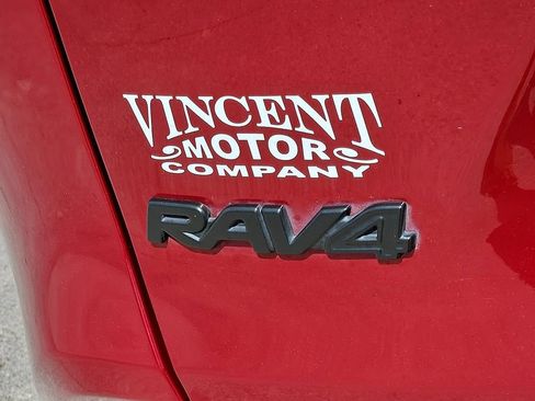 Used 2022 Toyota RAV4 LE FWD image 14