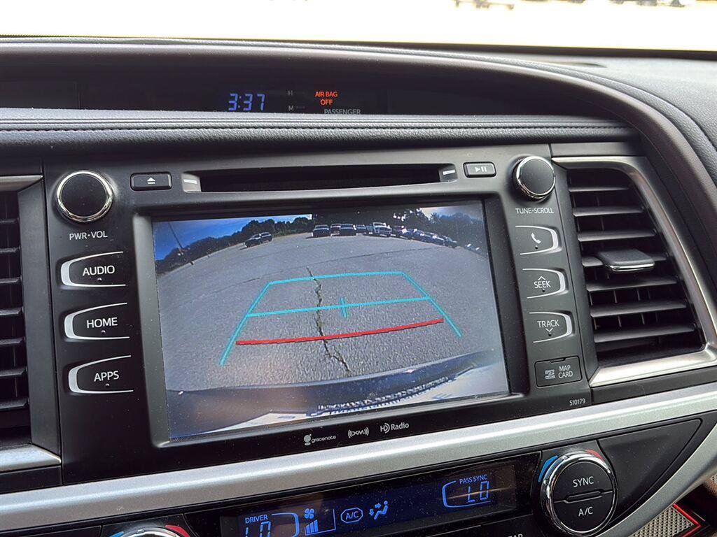 Used 2017 Toyota Highlander XLE FWD image 11