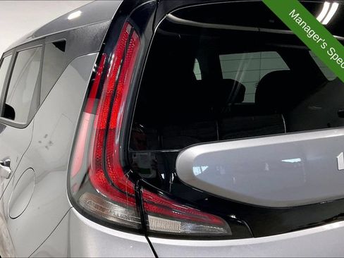 Used 2025 Kia Soul LX w/ LX Technology Package FWD image 35