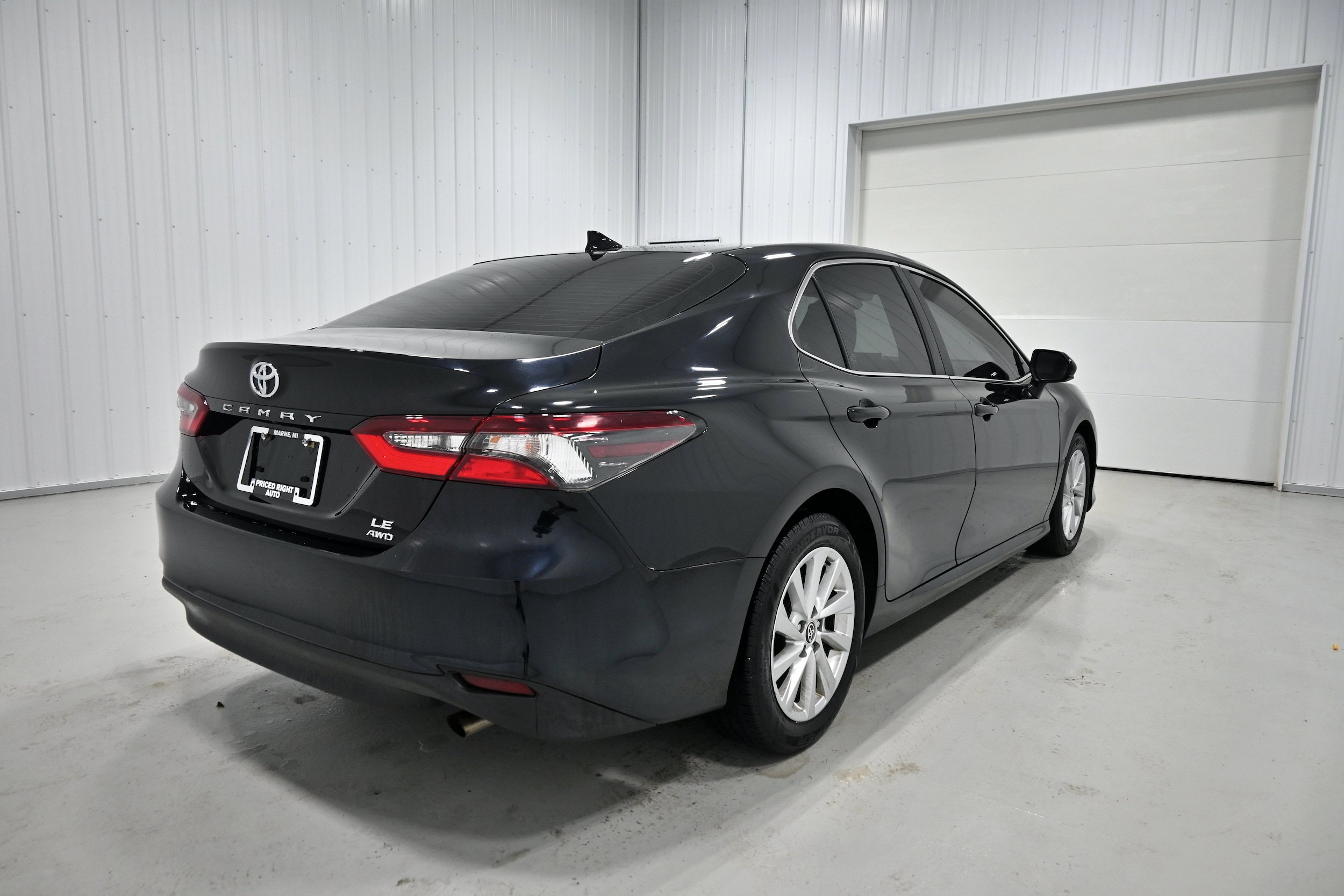 Used 2021 Toyota Camry LE AWD/4WD image 30