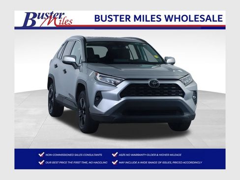 Used 2020 Toyota RAV4 XLE w/ Convenience Package FWD image 1