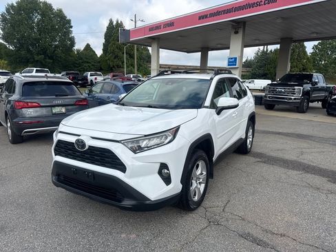 Used 2020 Toyota RAV4 XLE w/ Carpet Mat Package AWD/4WD image 1